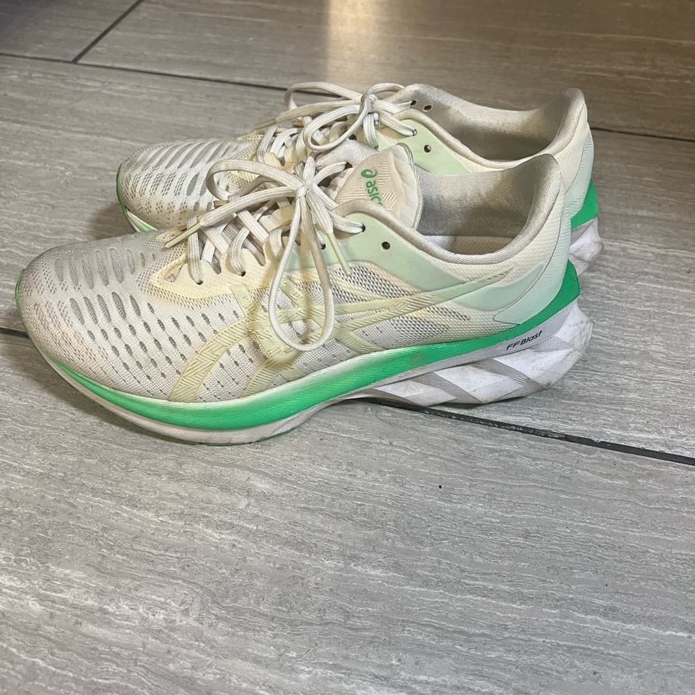Size 8 ASICS ffblast tennis shoes